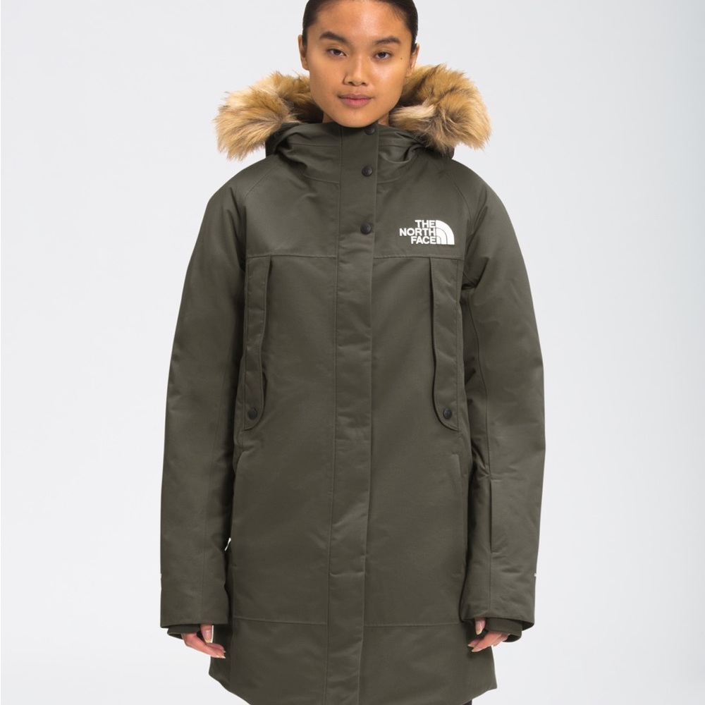 North face women’s new outerboroughs parka size medium